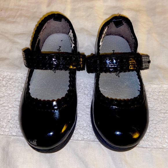 Carter’s Toddler Girl’s Black Patent Leather Maryjanes Size 7 - Picture 1 of 3